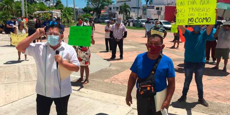 Manifestantes le amargan Informe al Othoniel Segovia en Chetumal