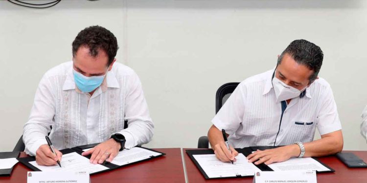 Firma Carlos Joaquín convenio con la SHCP para combatir delitos financieros y fiscales