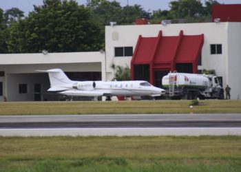 Abandonan avión en aeropuerto de Chetumal, tenía matricula falsa
