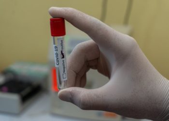 Mielitis transversa: la enfermedad que frenó los ensayos de la vacuna contra el COVID-19