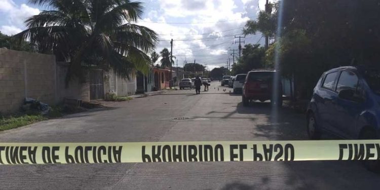 Le llueve plomo a un domicilio en Cancún, temen que sea una advertencia