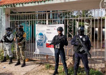 Dos detenidos y droga incautada en cateo realizado por la FGE en Bacalar