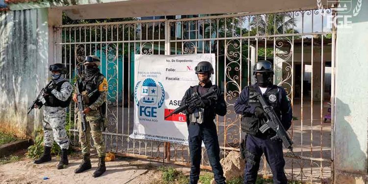 Dos detenidos y droga incautada en cateo realizado por la FGE en Bacalar