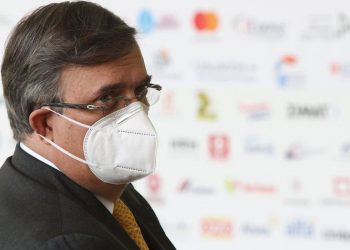 Marcelo Ebrard revela que vacuna rusa podría llegar a México en octubre