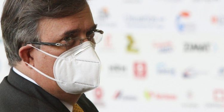 Marcelo Ebrard revela que vacuna rusa podría llegar a México en octubre