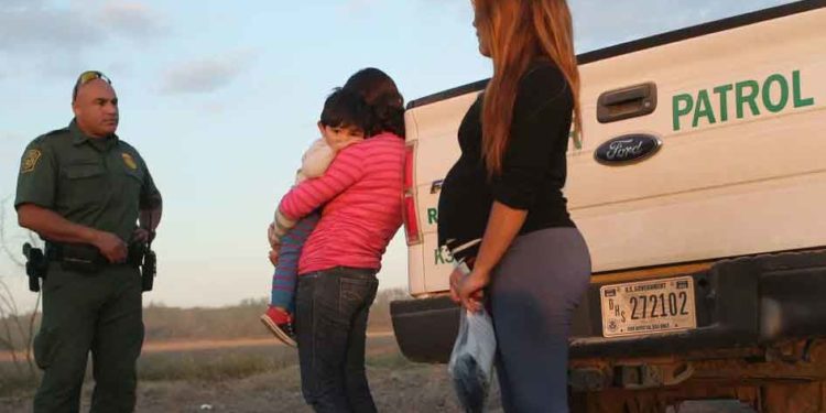 México pide explicaciones a EU por abusos contra mujeres migrantes