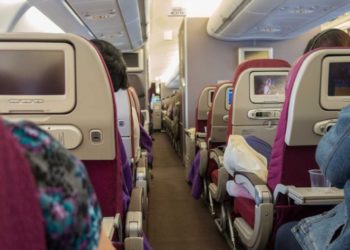 Mujer muere en pleno vuelo; tenía covid y problemas para respirar