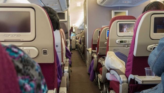 Mujer muere en pleno vuelo; tenía covid y problemas para respirar