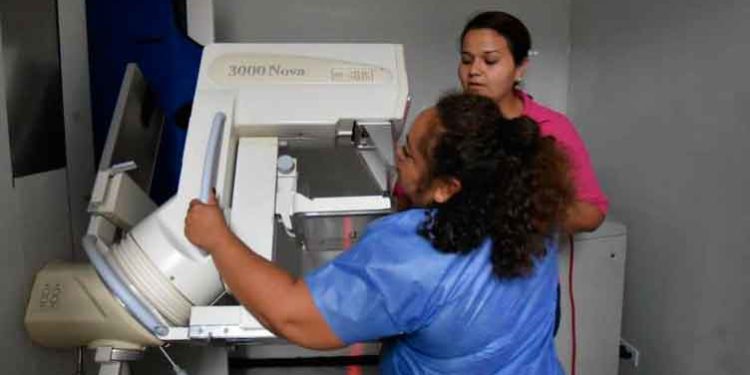 Busca Ayuntamiento de Isla Mujeres sensibilizar y prevenir el cáncer de mama