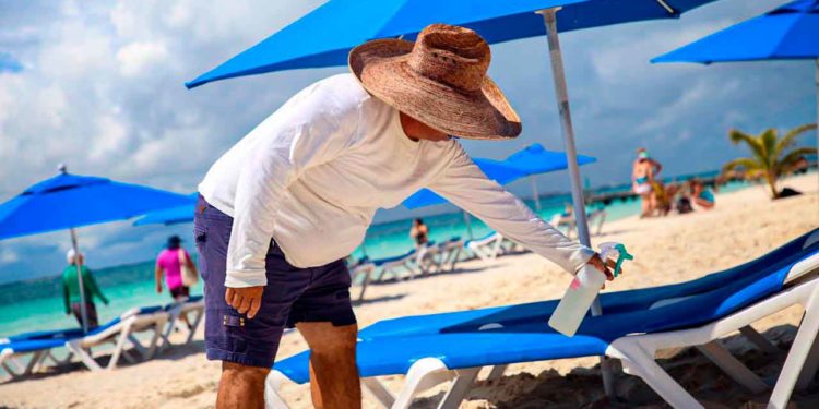 Playas de Isla Mujeres siguen protocolos de higiene y seguridad