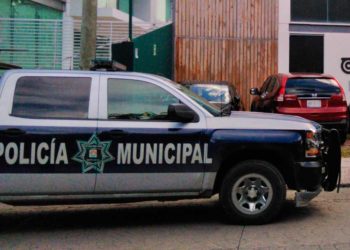 Comando armado roba una caja fuerte y dejan amarrados a los empleados