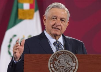 Anuncia López Obrador construcción de aeropuerto en Tulum
