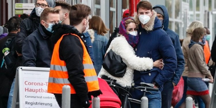 COVID-19 se difunde por toda Europa y alcanza cifras de contagios en Rusia y República Checa