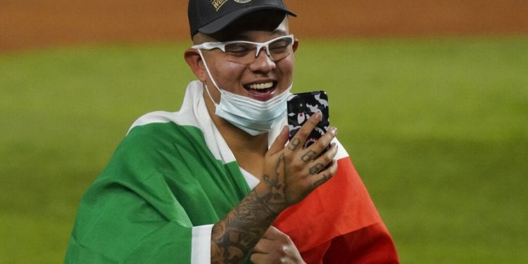 Julio Urías, el lanzador mexicano que fue clave para que los Dodgers ganaran la Serie Mundial con Dodgers