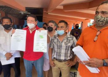 Taxistas de Isla Mujeres se desmarcan de su líder y exigen que se lance la convocatoria para la elección