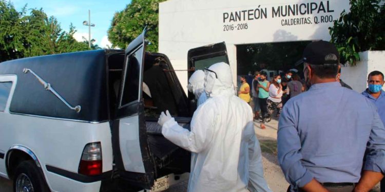 Usted disculpe pero el cuerpo que le entregamos no era familiar de usted: IMSS