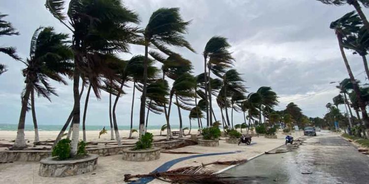 Saldo blanco en Isla Mujeres tras el paso del huracán Zeta