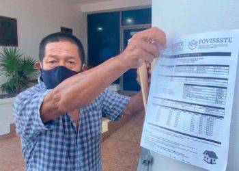 Atienden al ex policía que ayer exigía el pago de cuatro meses de sueldo atrasados