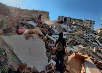 Suman 27 muertos por sismo en Grecia y Turquía; 100 personas han sido rescatadas