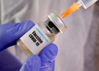 AstraZeneca asegura que su vacuna contra COVID-19 produce respuesta inmunológica en ancianos y jóvenes