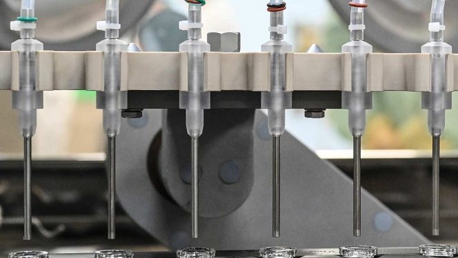 Celebra Ebrard efectividad de vacuna covid AstraZeneca