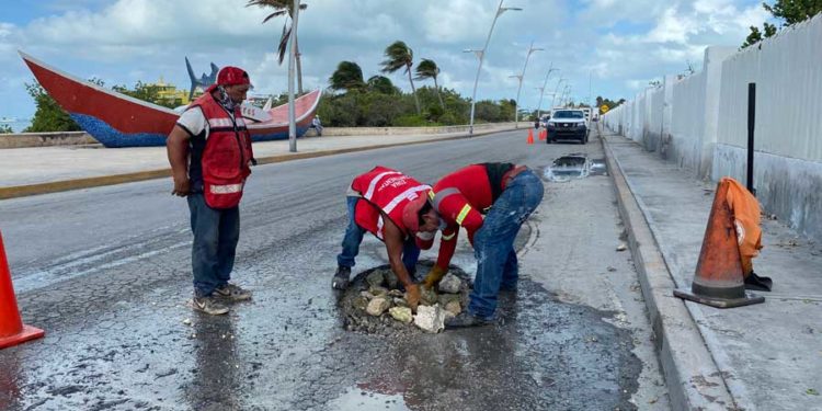 Avanzan trabajos de bacheo en Isla Mujeres