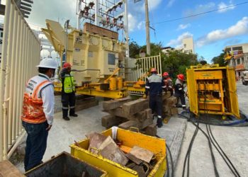 Instalan nuevo transformador de 10 mega volts en Isla Mujeres
