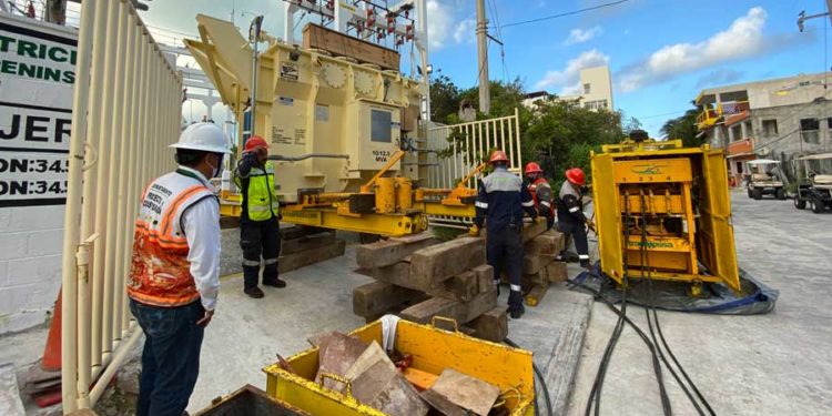 Instalan nuevo transformador de 10 mega volts en Isla Mujeres