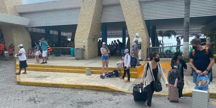 Sigue aumentando el tráfico de pasajeros en terminal marítima de Isla Mujeres