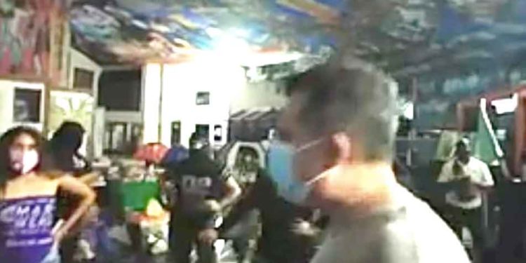 Red Feminista toma el vestíbulo del Congreso del Estado de Quintana Roo