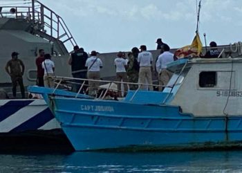 Confirma el INM el aseguramiento de 14 indocumentados a bordo de una embarcación