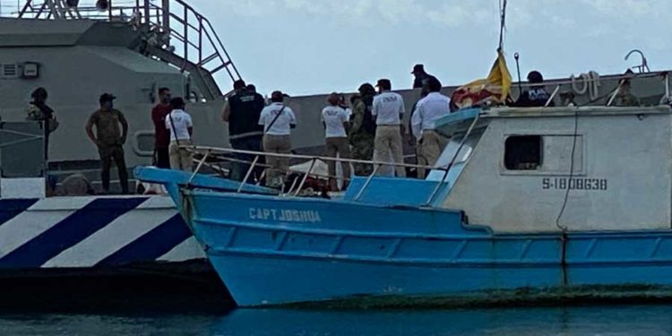 Confirma el INM el aseguramiento de 14 indocumentados a bordo de una embarcación