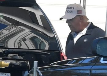 Trump regresa a jugar golf y sigue sin reconocer su derrota