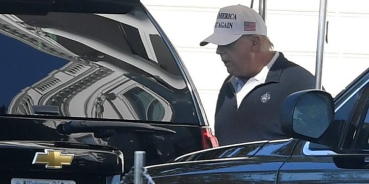 Trump regresa a jugar golf y sigue sin reconocer su derrota