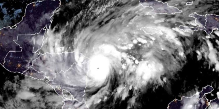 ETA, huracán categoría cuatro entrará por Nicaragua esta noche