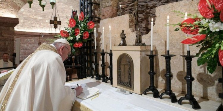 El papa Francisco expresa su dolor por el atentado de Viena; exige el fin de violencia