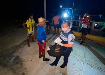Rescatan a tres personas a la deriva en inmediaciones de Majahual