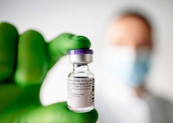 Autoriza Reino Unido vacuna de Pfizer/BioNTech