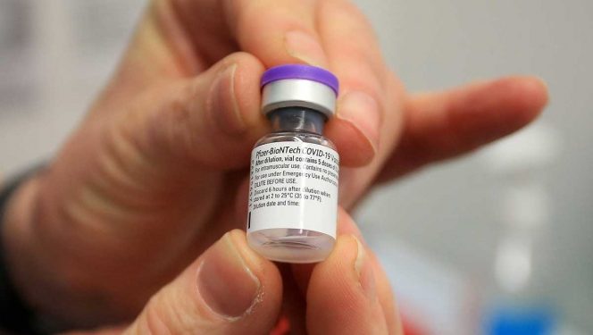 Primeras vacunas de Pfizer llegarán mañana a México: Ebrard