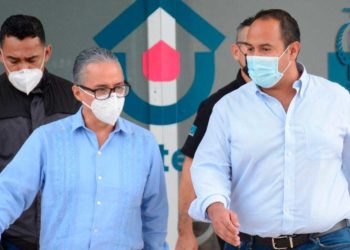 Se reúne Alcalde de Isla Mujeres y Fiscal General del Estado con familiares de los desaparecidos en Isla Blanca