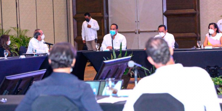 Participa Juan Carrillo en la firma del Pacto de Reactivación Económica Responsable