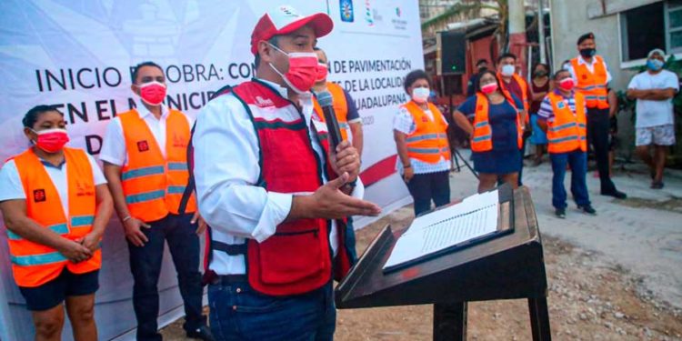 Encabeza Juan Carrillo el banderazo de pavimentación en la «Guadalupana»