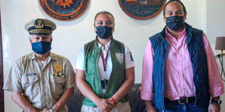 Sostiene Juan Carrillo reunión de trabajo con Migración y Capitanía de Puerto