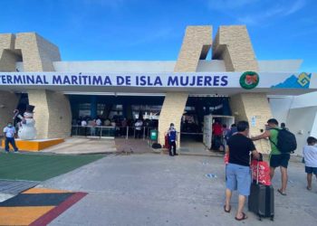 Operación en la Terminal Marítima de Isla Mujeres al 50 por ciento