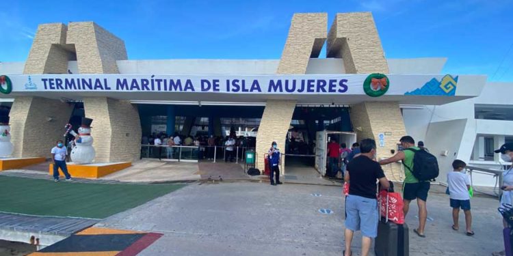 Operación en la Terminal Marítima de Isla Mujeres al 50 por ciento
