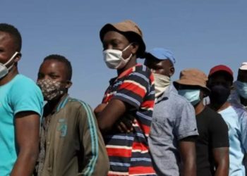 Nueva cepa de COVID descubierta en Sudáfrica alarma al mundo