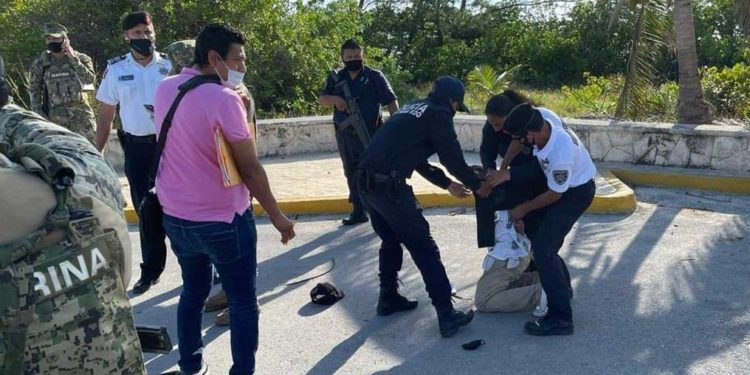 Detienen a presunto sicario en Isla Mujeres