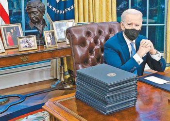 Biden borra legado de Trump en horas