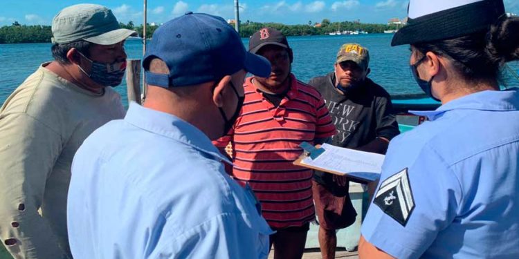 Rescatan sanos y salvos a buzos de Cozumel