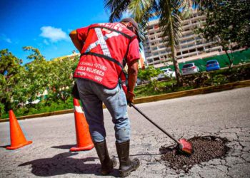 Ayuntamiento de Isla Mujeres inicia el año con programa de bacheo